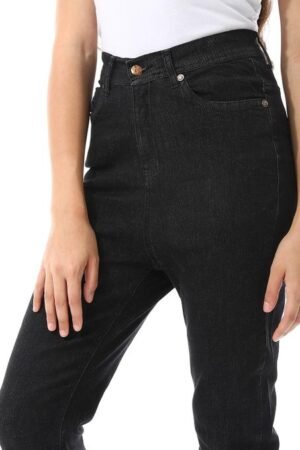 بنطال جينز نسائي كلاسيكي بخمسة جيوب وقصة ضيقة (Skinny Fit)